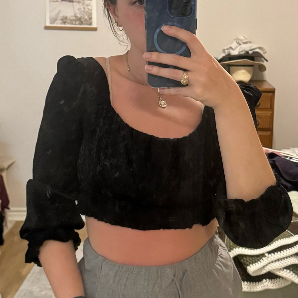 Black long sleeve cropped blouse